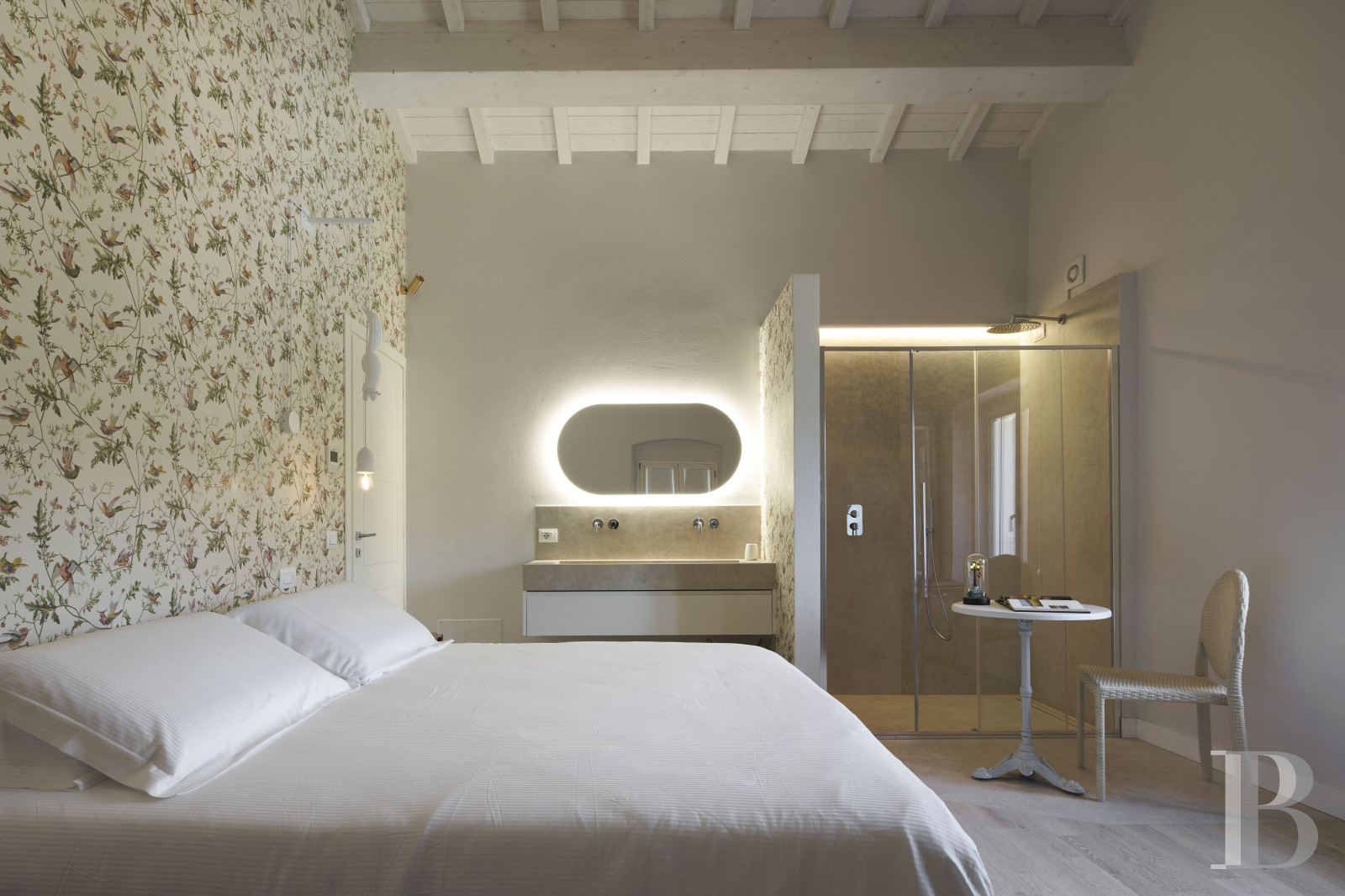 En Toscane, au nord de Vinci et non loin de Florence, une ancienne ferme du 19e siècle au milieu des oliviers - photo  n°20